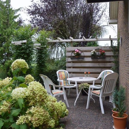Cozy Vacation Home With A Private Garden Mantinge Exterior photo